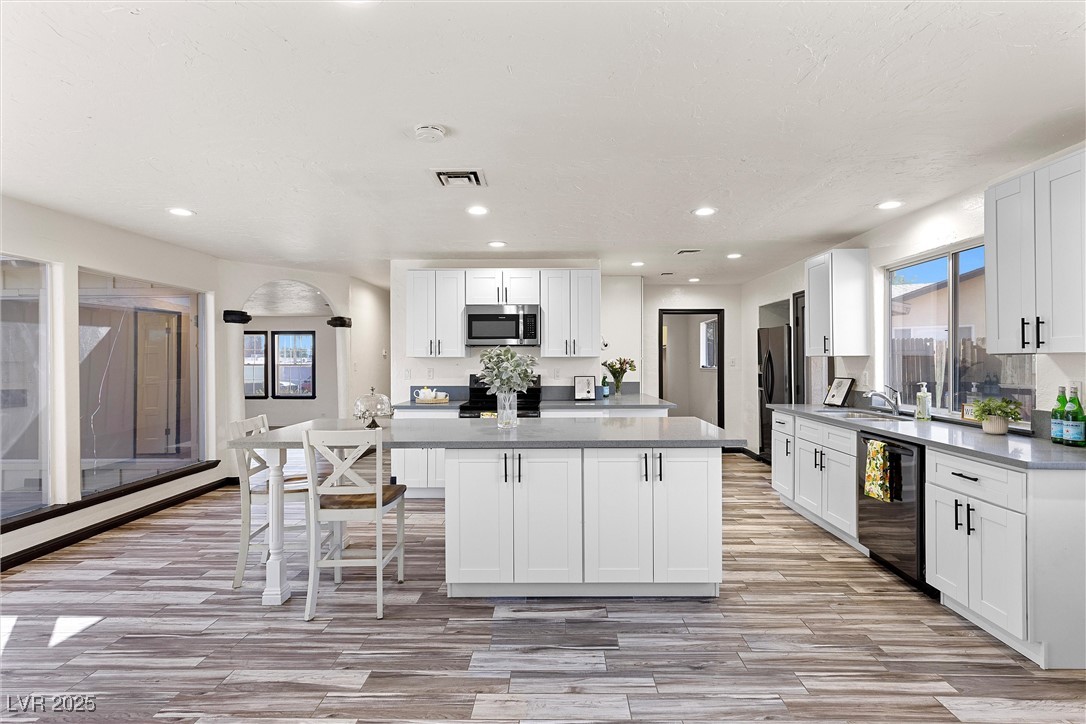 Las Vegas, Nevada 89121, United States, 3 Bedrooms Bedrooms, ,3 BathroomsBathrooms,Residential,Pending,102648