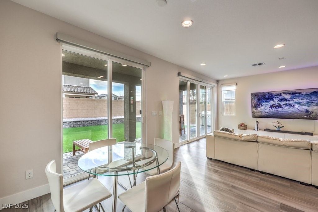 Las Vegas, Nevada 89183, United States, 3 Bedrooms Bedrooms, ,3 BathroomsBathrooms,Residential,Pending,21002