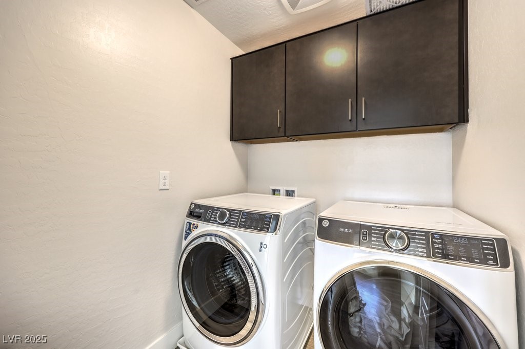 Las Vegas, Nevada 89183, United States, 3 Bedrooms Bedrooms, ,3 BathroomsBathrooms,Residential,Pending,21002