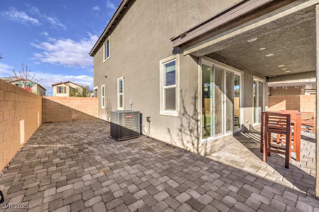 Las Vegas, Nevada 89183, United States, 3 Bedrooms Bedrooms, ,3 BathroomsBathrooms,Residential,Pending,21002