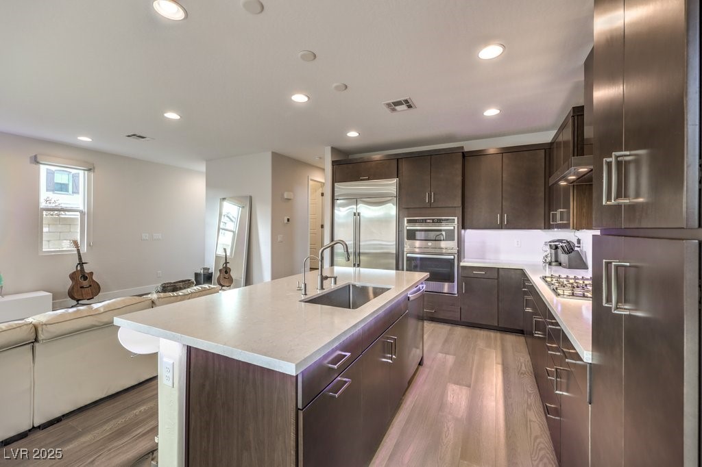 Las Vegas, Nevada 89183, United States, 3 Bedrooms Bedrooms, ,3 BathroomsBathrooms,Residential,Pending,21002