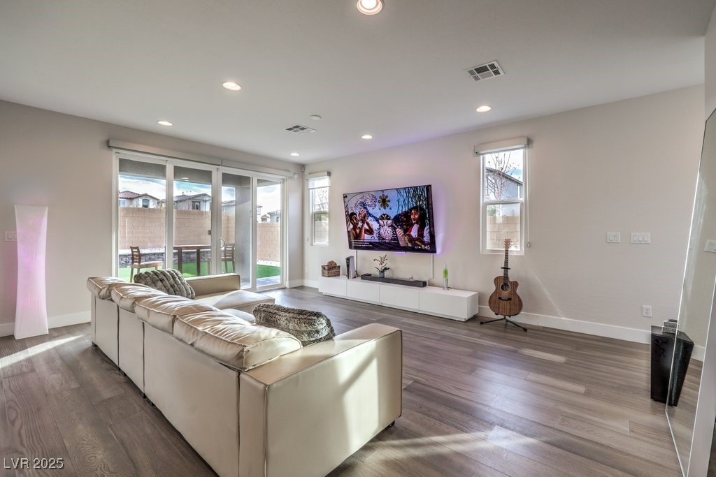 Las Vegas, Nevada 89183, United States, 3 Bedrooms Bedrooms, ,3 BathroomsBathrooms,Residential,Pending,21002