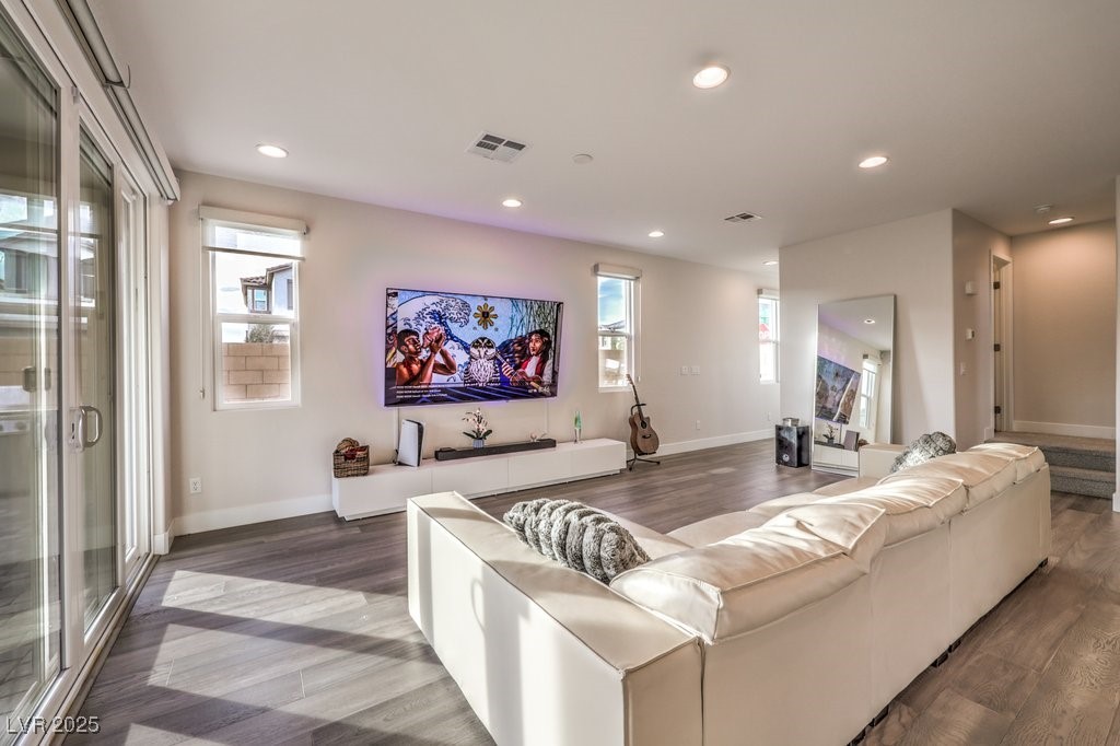 Las Vegas, Nevada 89183, United States, 3 Bedrooms Bedrooms, ,3 BathroomsBathrooms,Residential,Pending,21002