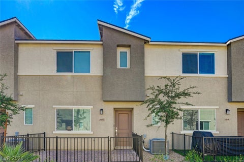Townhouse For Sale - 2960 Fire Cracker Red Street<br/> Clark County, Las Vegas, NV 89122