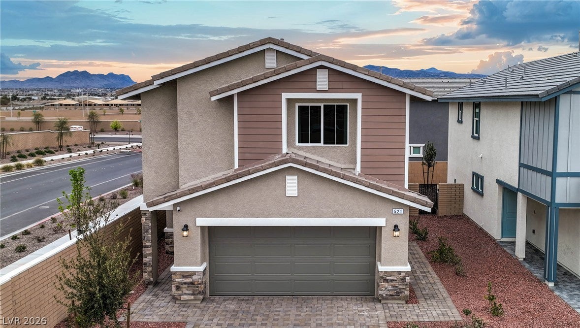 1082 Saffron Toucan Lane