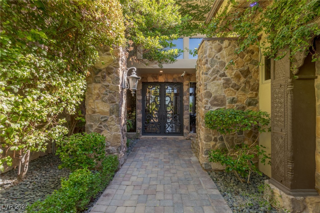 33 Promontory Ridge Drive