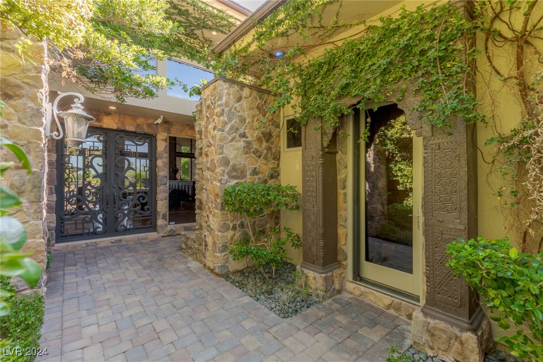 33 Promontory Ridge Drive
