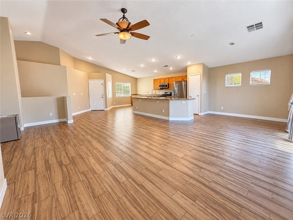 4648 Mountain Tree Street