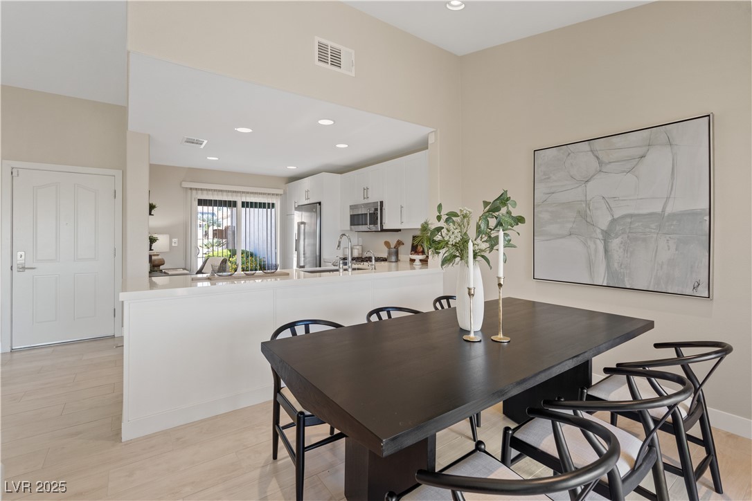 Las Vegas, Nevada 89134, United States, 2 Bedrooms Bedrooms, ,2 BathroomsBathrooms,Residential,Active,184595