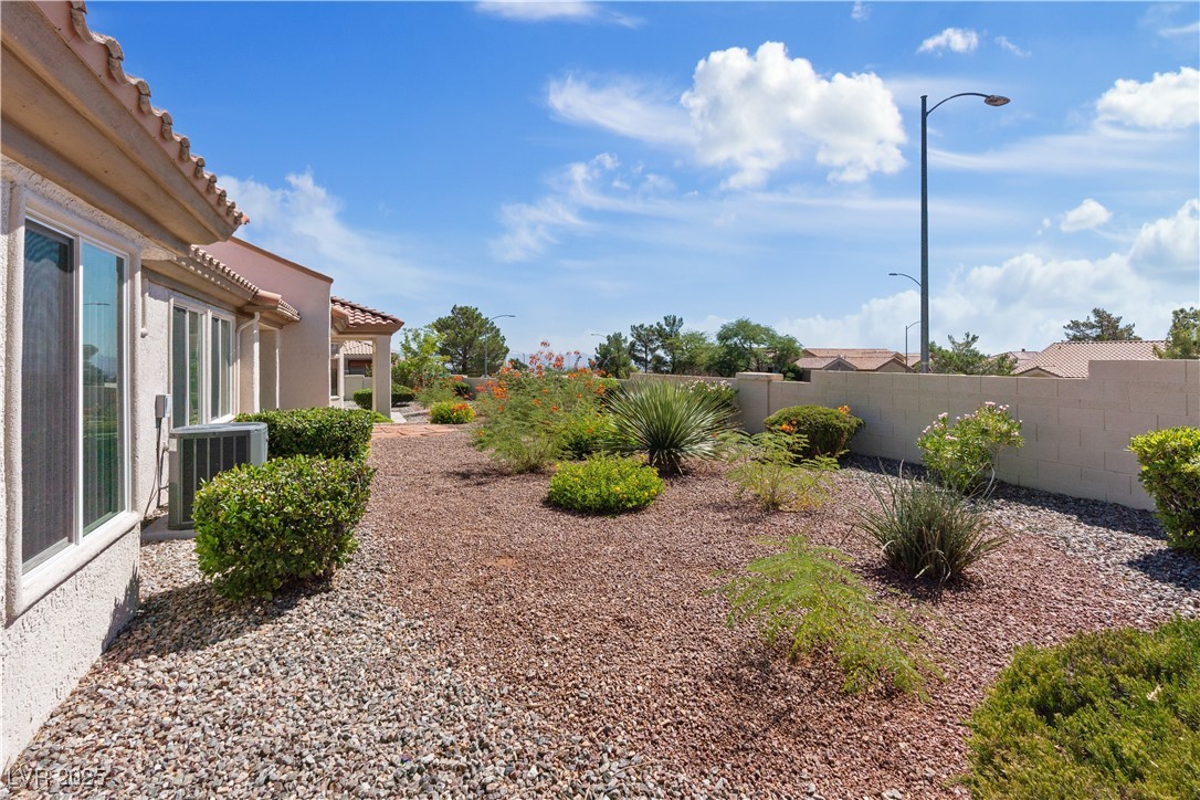 Las Vegas, Nevada 89134, United States, 2 Bedrooms Bedrooms, ,2 BathroomsBathrooms,Residential,Active,184595