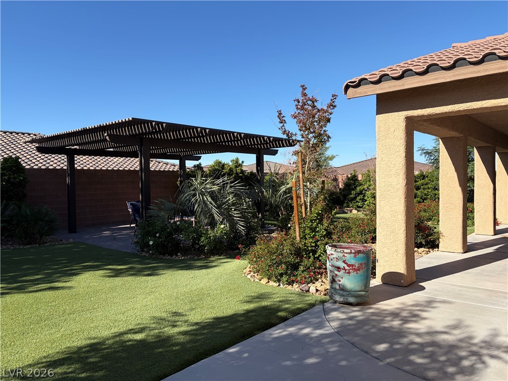 5761 E Badlands Lane