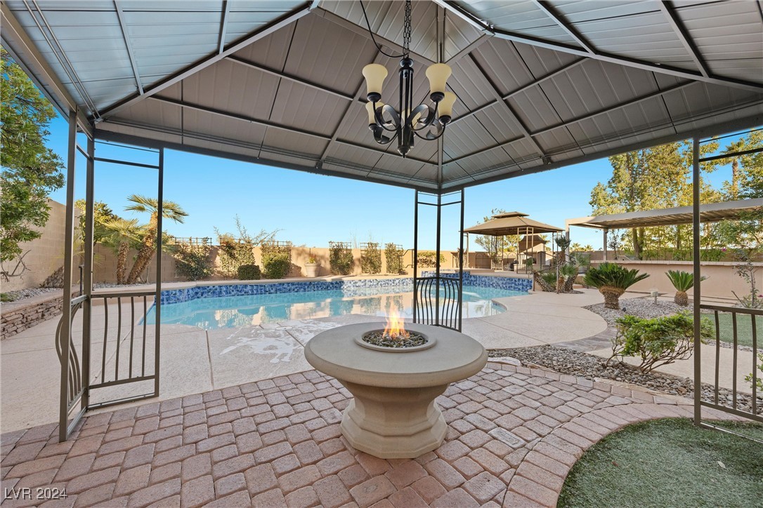 Henderson, Nevada 89052, United States, 6 Bedrooms Bedrooms, ,5 BathroomsBathrooms,Residential,Pending,30722