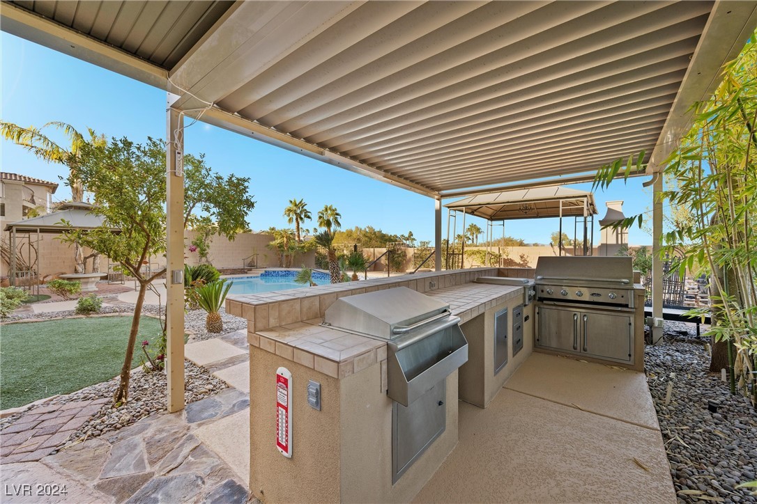 Henderson, Nevada 89052, United States, 6 Bedrooms Bedrooms, ,5 BathroomsBathrooms,Residential,Pending,30722