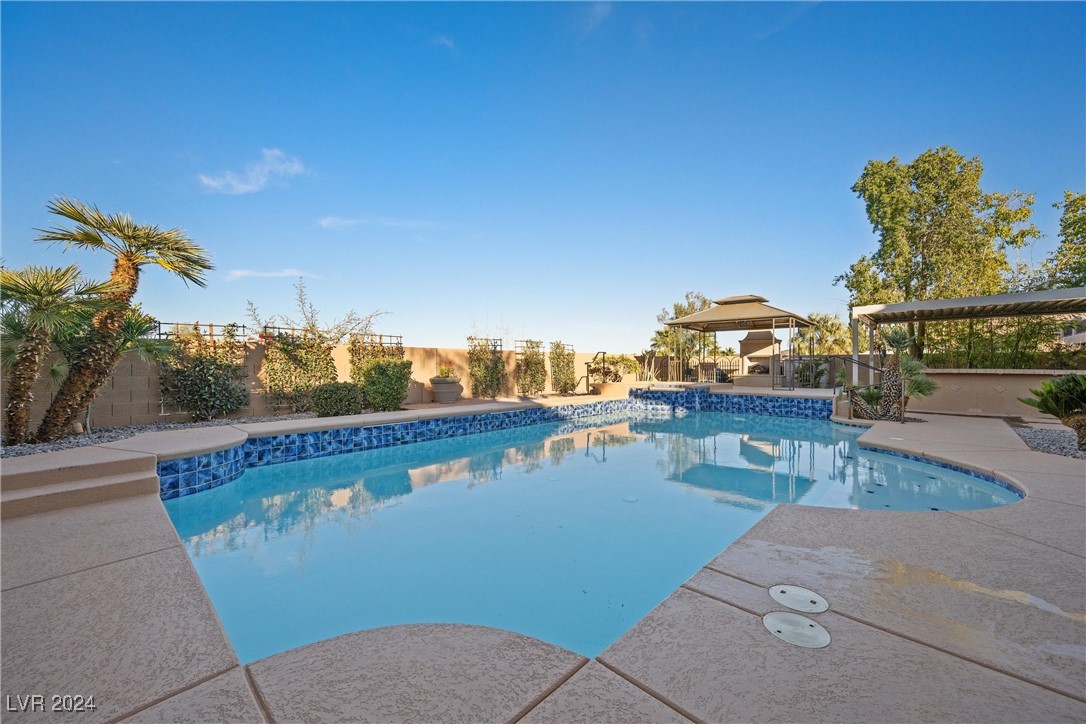 Henderson, Nevada 89052, United States, 6 Bedrooms Bedrooms, ,5 BathroomsBathrooms,Residential,Pending,30722