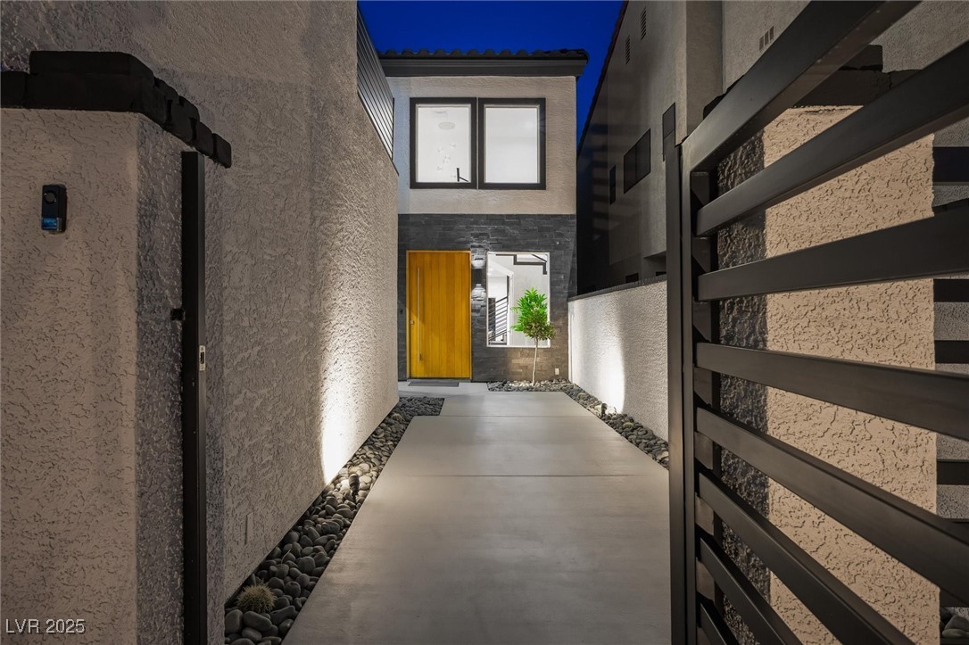 2861 Queens Courtyard Drive