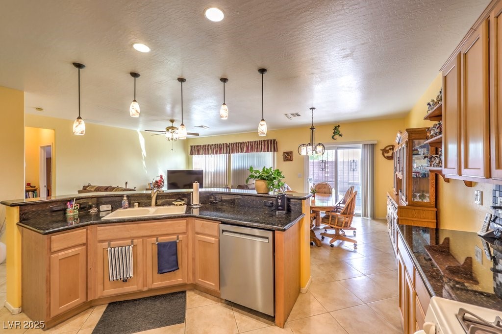 7824 Homing Pigeon Street, North Las Vegas, Nevada image 6