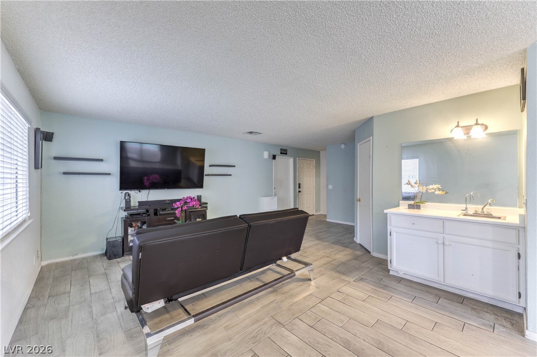 581 Carleton Drive