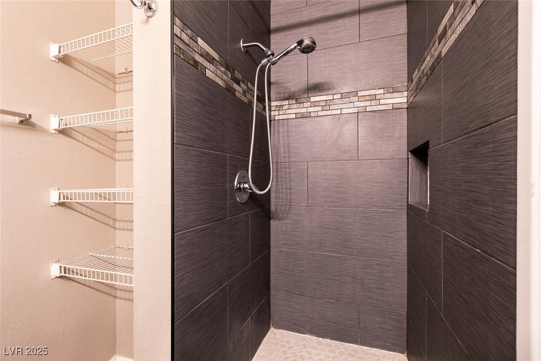 Las Vegas, Nevada 89117, United States, 2 Bedrooms Bedrooms, ,2 BathroomsBathrooms,Residential,Pending,16751