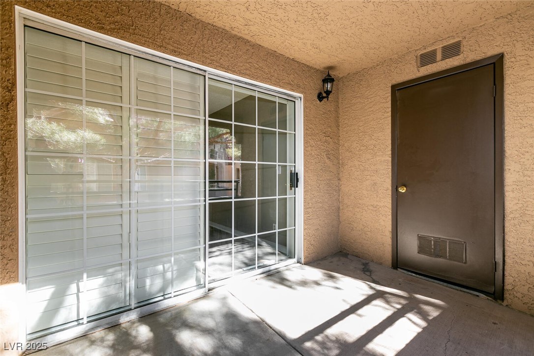 Las Vegas, Nevada 89117, United States, 2 Bedrooms Bedrooms, ,2 BathroomsBathrooms,Residential,Pending,16751