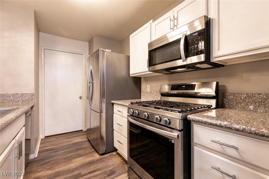 Las Vegas, Nevada 89117, United States, 2 Bedrooms Bedrooms, ,2 BathroomsBathrooms,Residential,Pending,16751