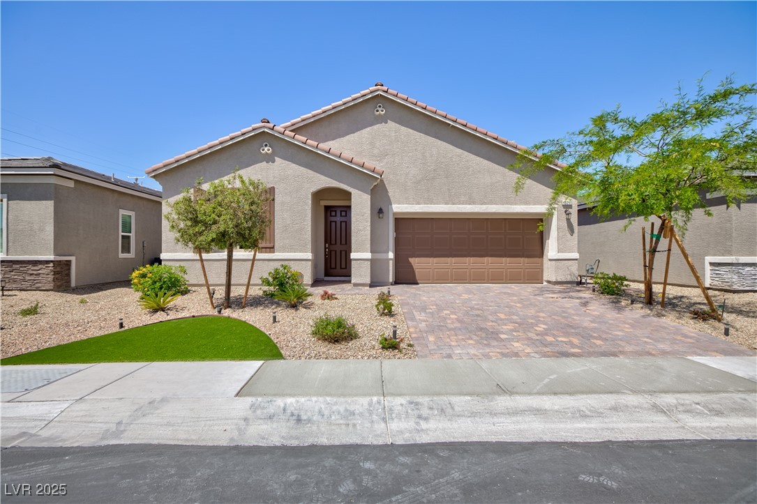 10251 Tiger Milkweed Street, Las Vegas, Nevada image 2