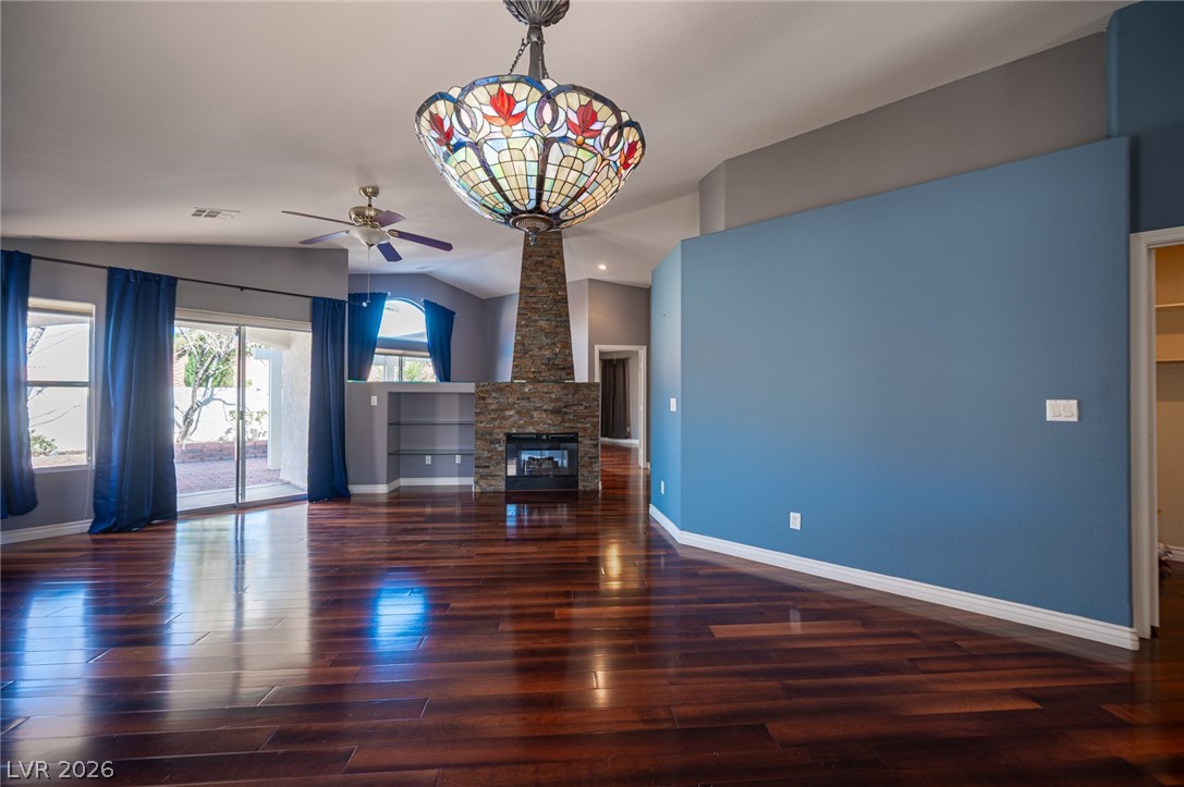 1832 Vista Pointe Avenue