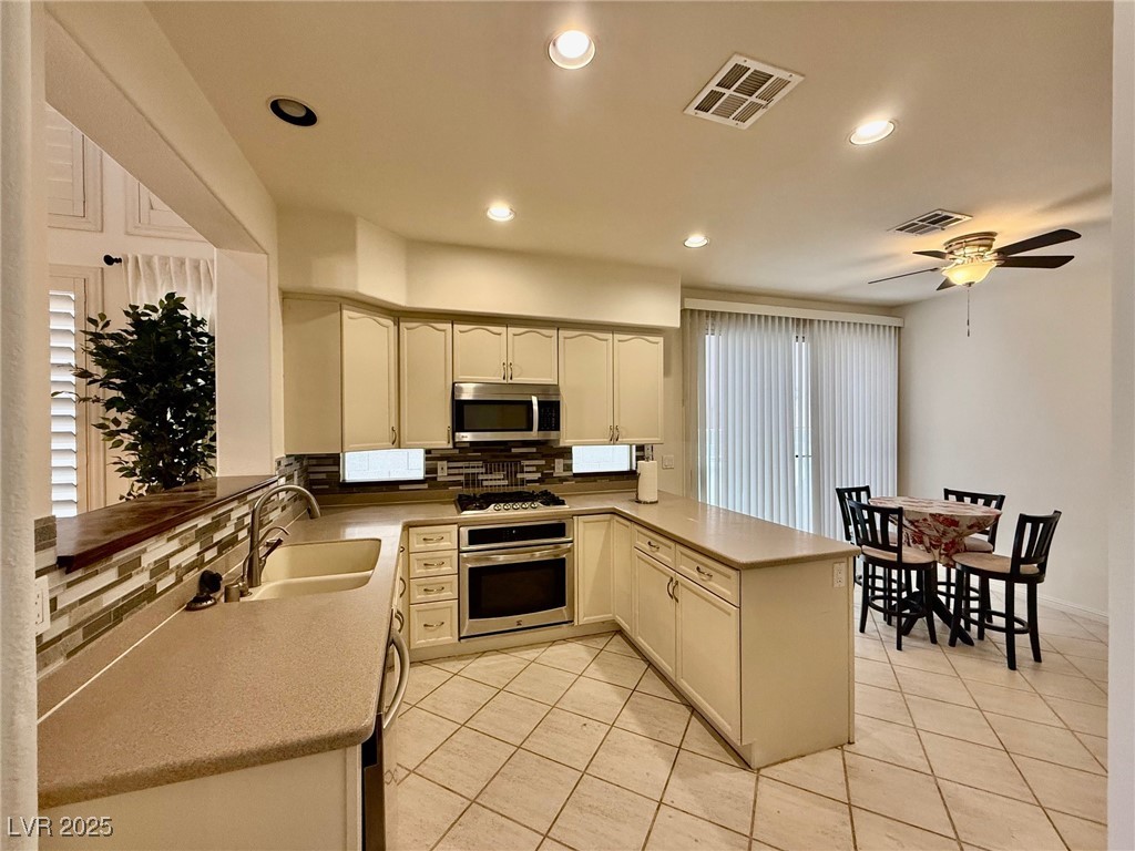 1704 Cordoba Canyon Street, Las Vegas, Nevada image 8