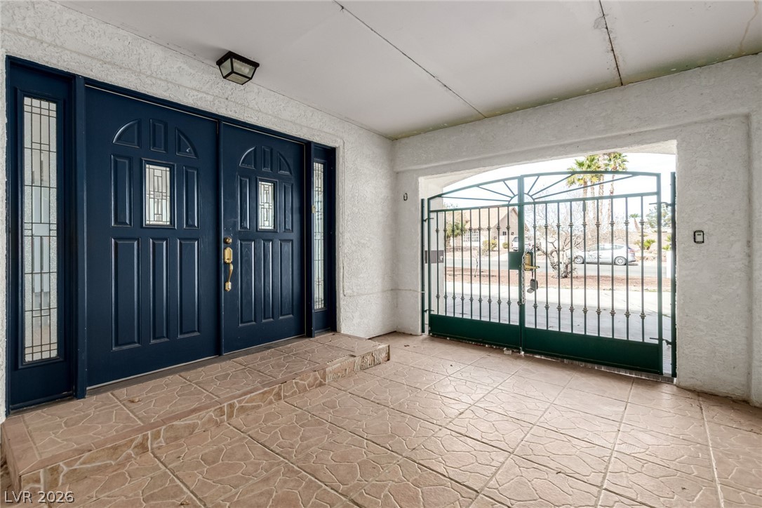 927 San Eduardo Avenue