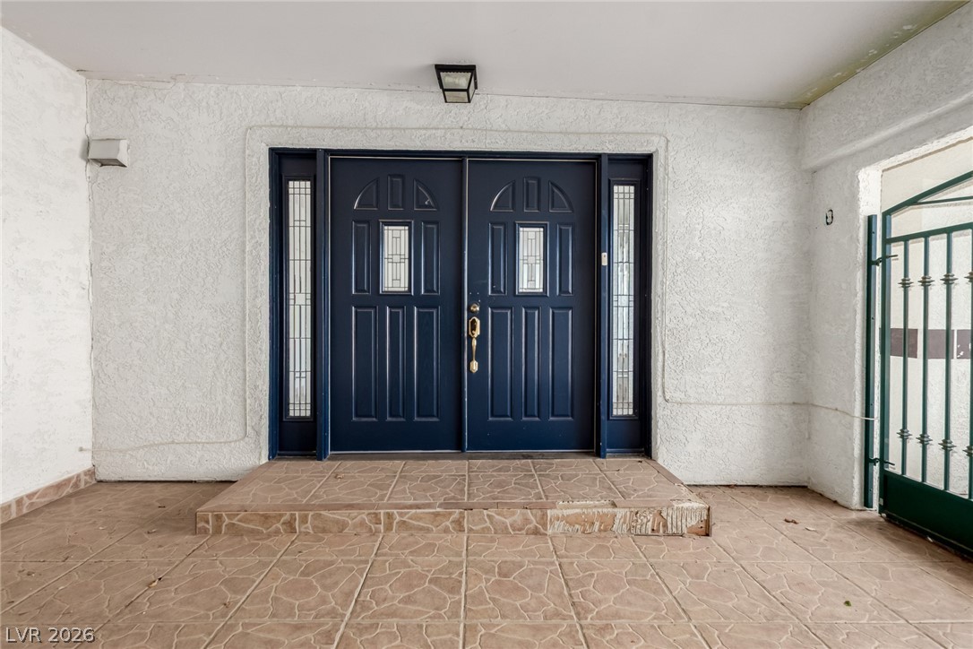 927 San Eduardo Avenue