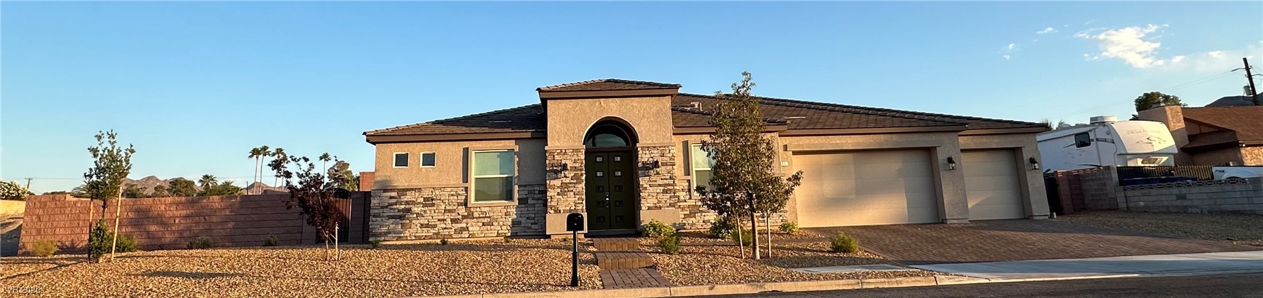 211 E Kimberly Drive, Henderson, Nevada image 2
