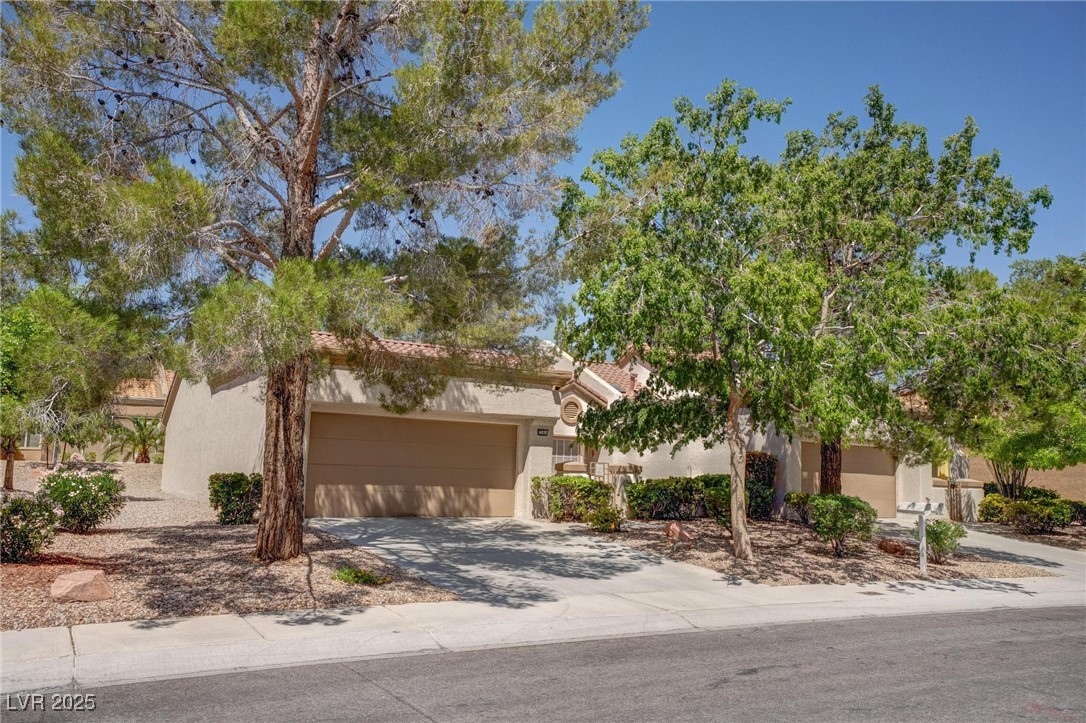 Properties 1 2541 Desert Glen Drive