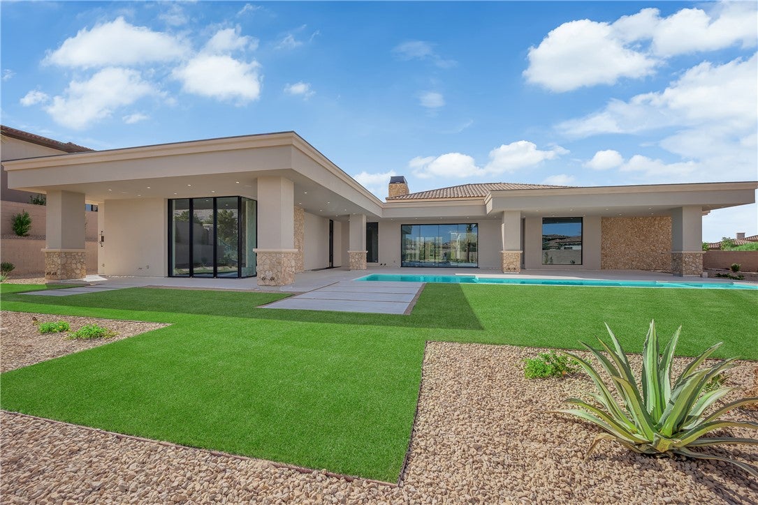 20 Olympia Canyon Way