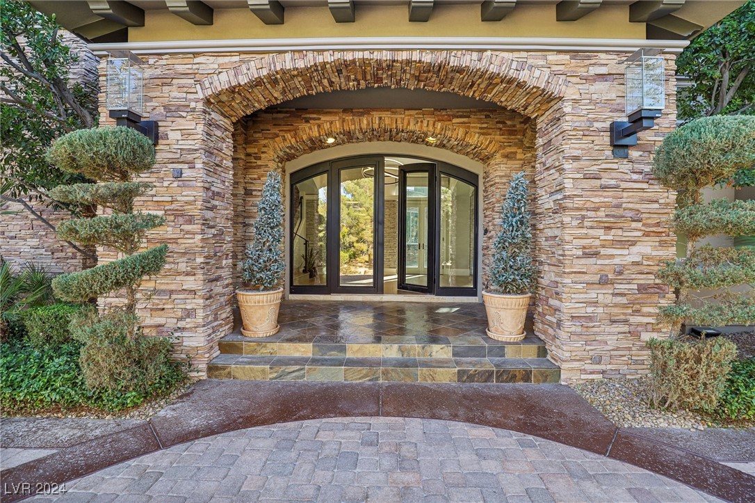 5 Wood Creek Court