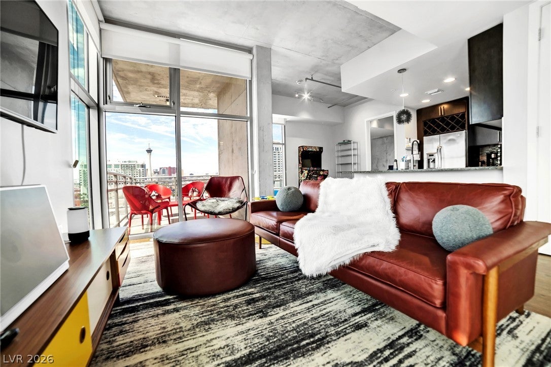 353 E Bonneville Avenue 1104