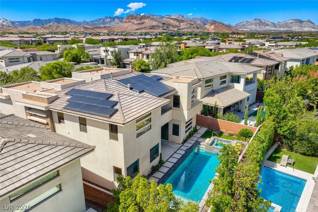 Properties 2 70 Grey Feather Drive