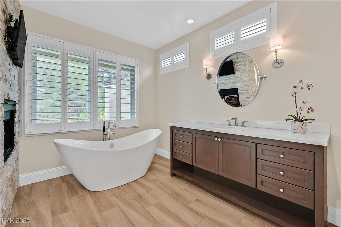 Las Vegas, Nevada 89117, United States, 4 Bedrooms Bedrooms, ,3 BathroomsBathrooms,Residential,Active,3969