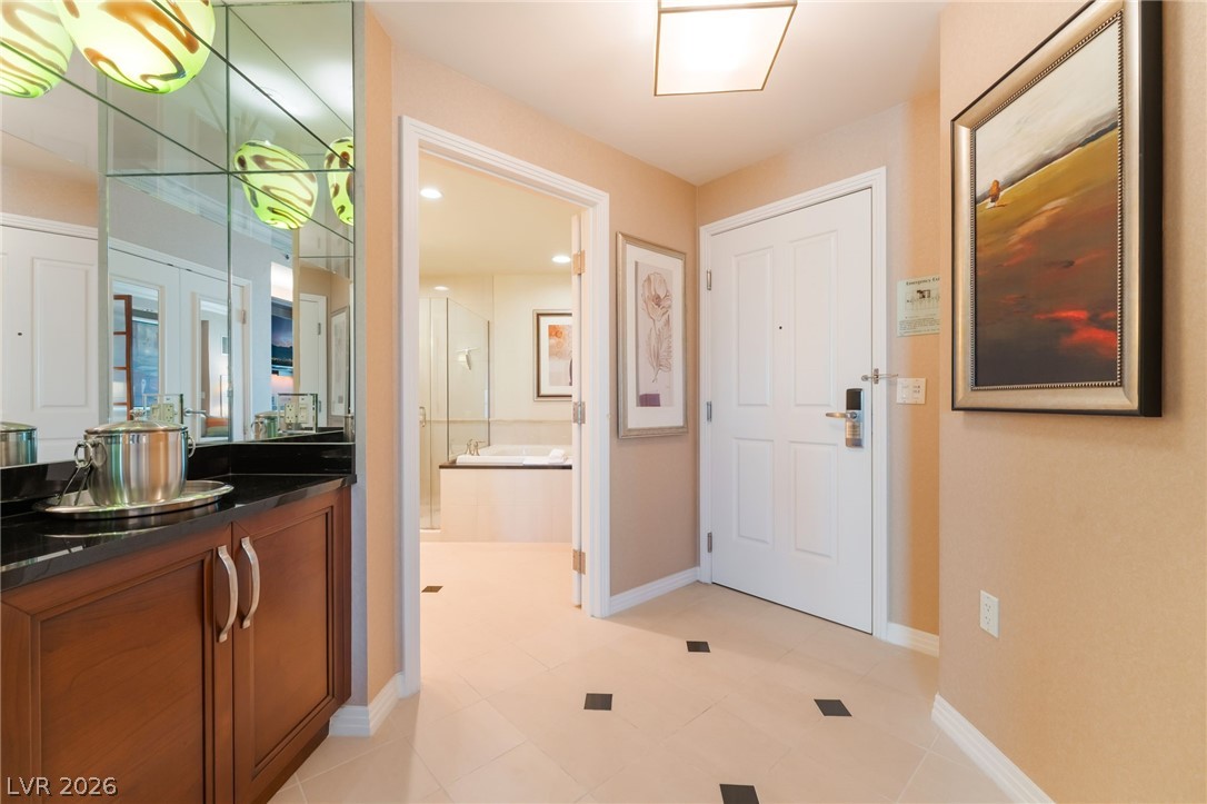 135 E Harmon Avenue 2317