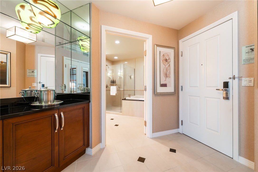 135 E Harmon Avenue 2317