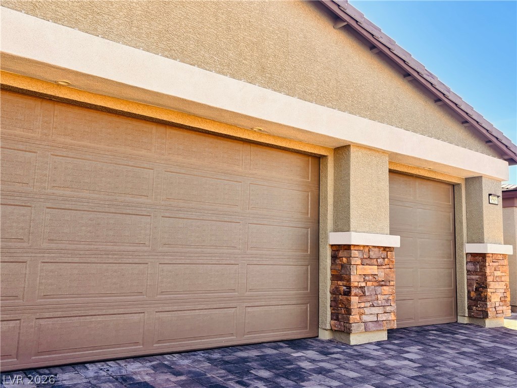 9565 Camelback Creek Drive