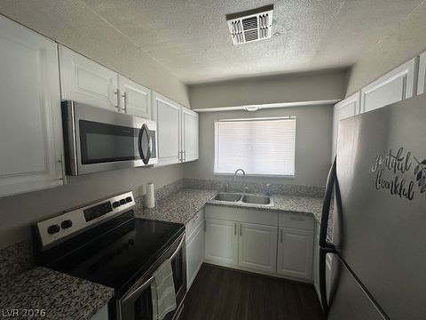 Multifamily For Rent - 223 N 14th Street #223<br/> Las Vegas, NV 89101