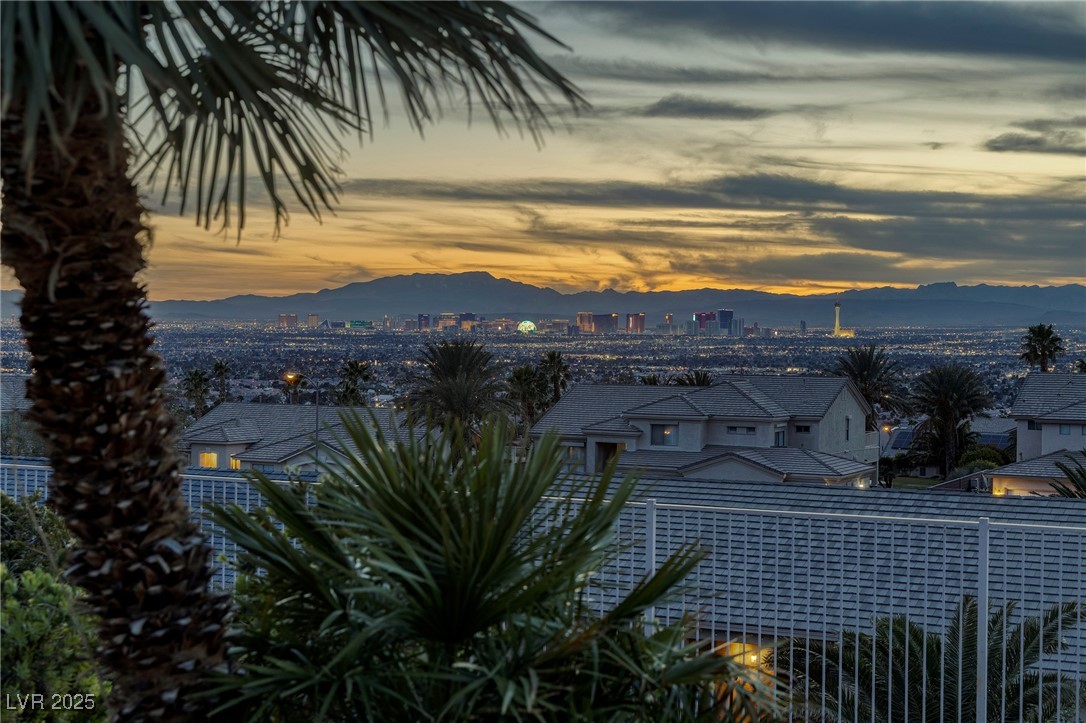 979 Evening Dew Drive, Las Vegas, Nevada image 4