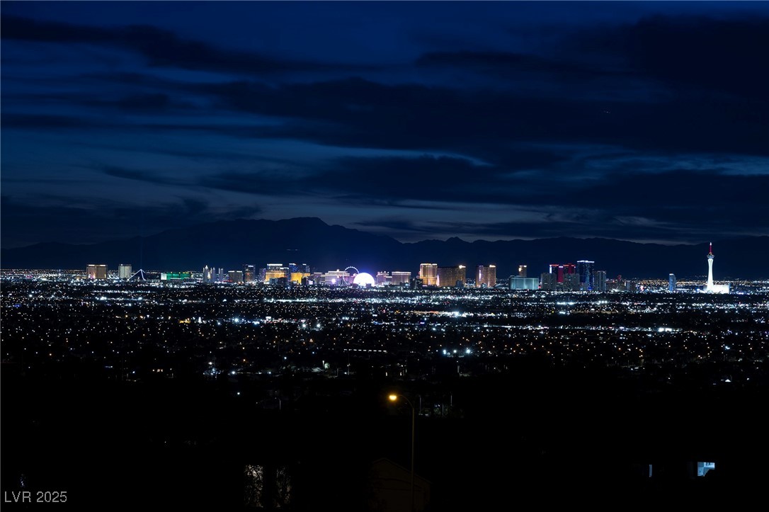 979 Evening Dew Drive, Las Vegas, Nevada image 2