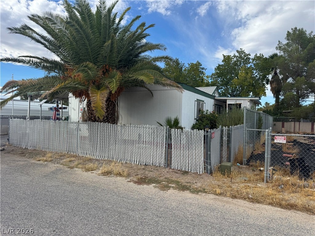 300 W Ivy Lane