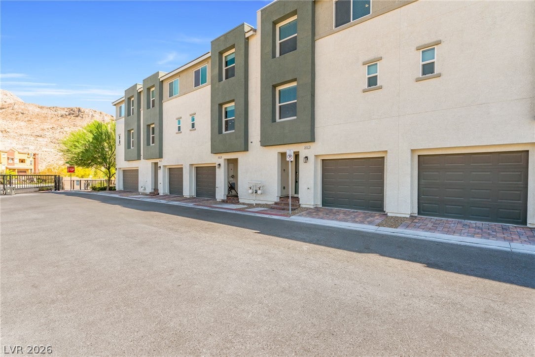 3892 Enchanted Sky Street