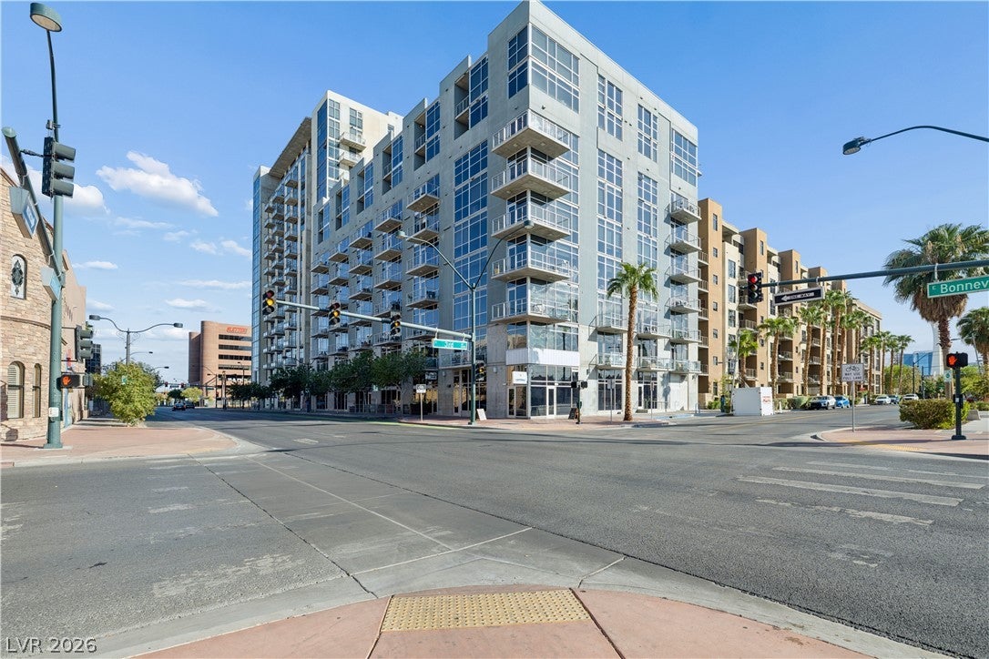 353 E Bonneville Avenue 301
