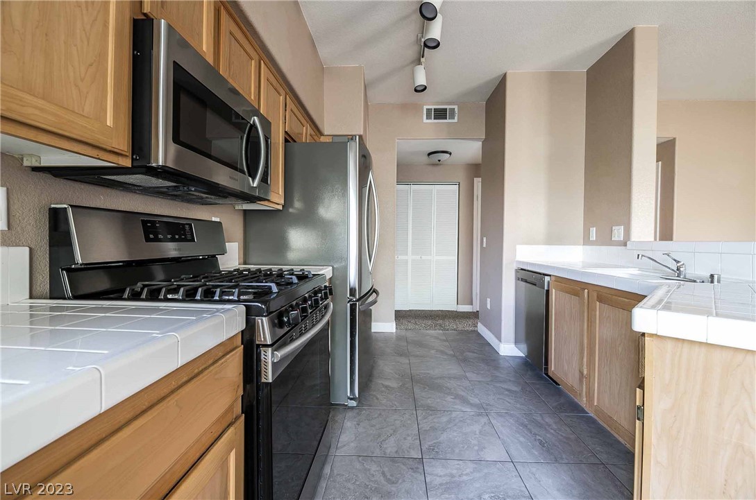 Photo 5 of 19 of 8501 W University Avenue 2104 condo