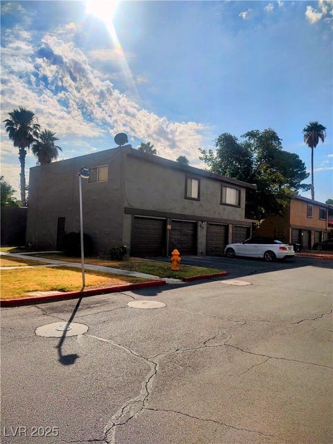 Townhouse For Rent - 4614 Grand Drive #2<br/> Clark County, Las Vegas, NV 89169