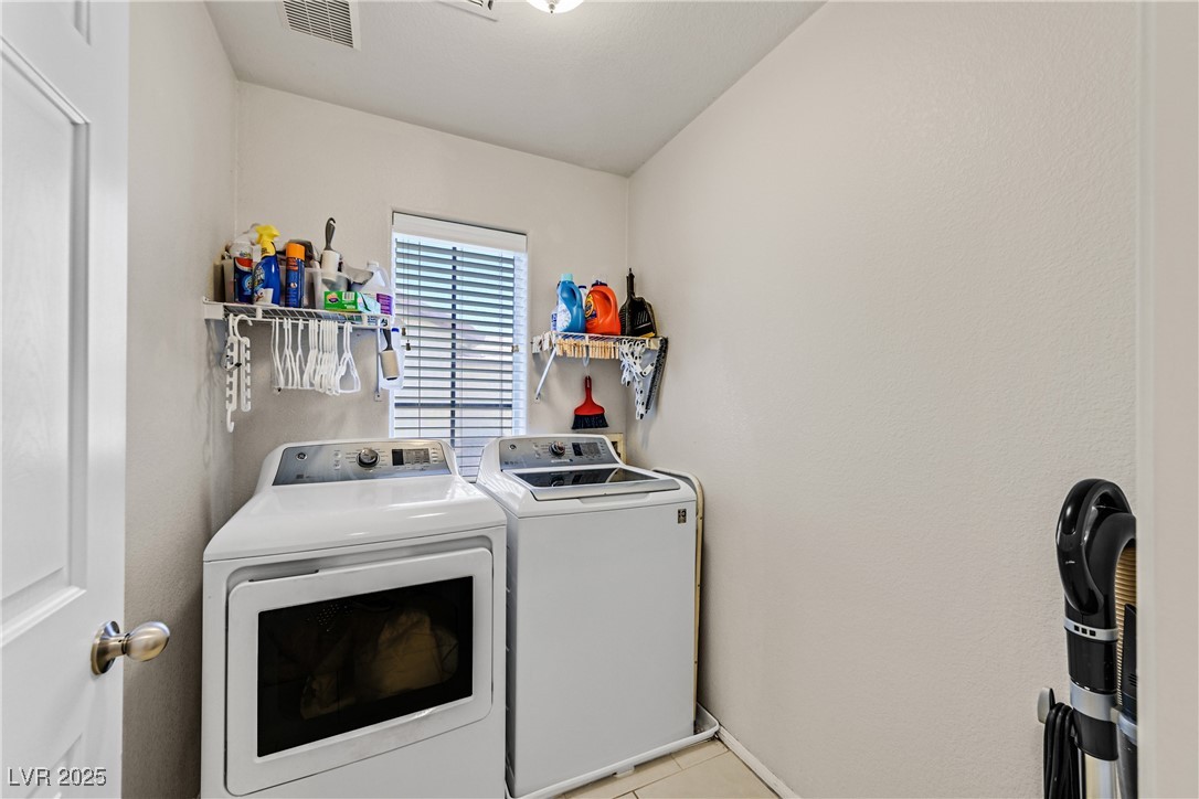 Las Vegas, Nevada 89183, United States, 2 Bedrooms Bedrooms, ,3 BathroomsBathrooms,Residential,Active,170115