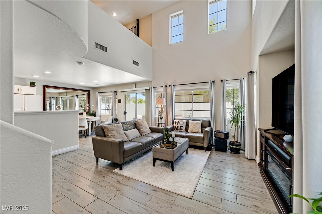 Las Vegas, Nevada 89183, United States, 2 Bedrooms Bedrooms, ,3 BathroomsBathrooms,Residential,Active,170115