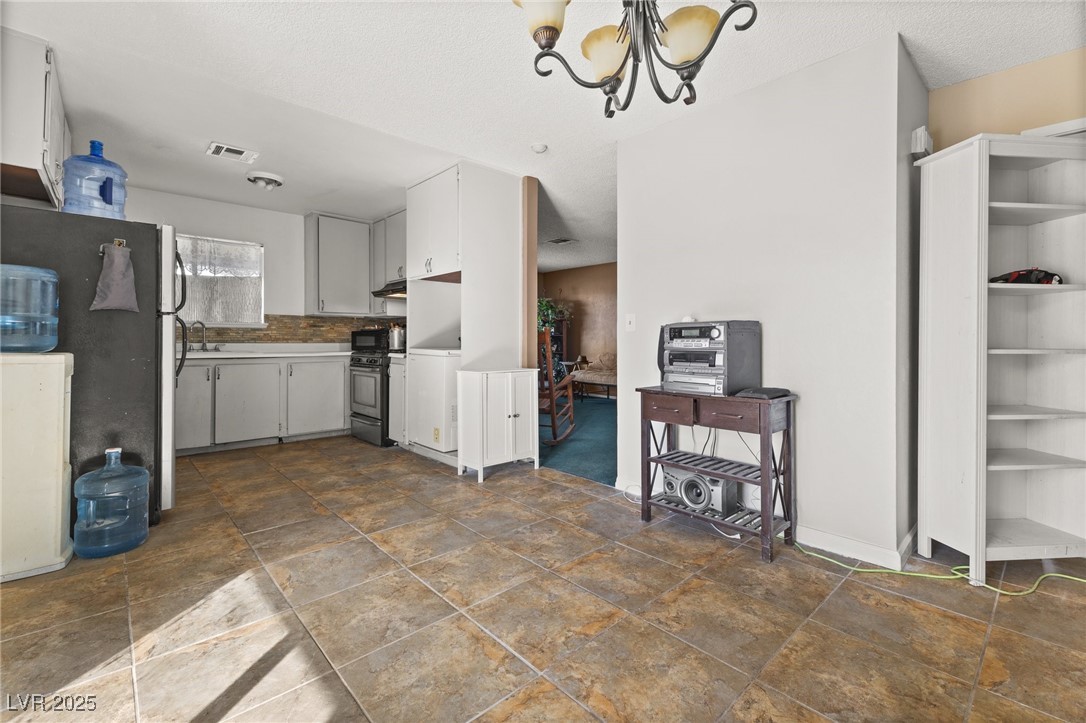 204 Cimarron Court, Henderson, Nevada image 8